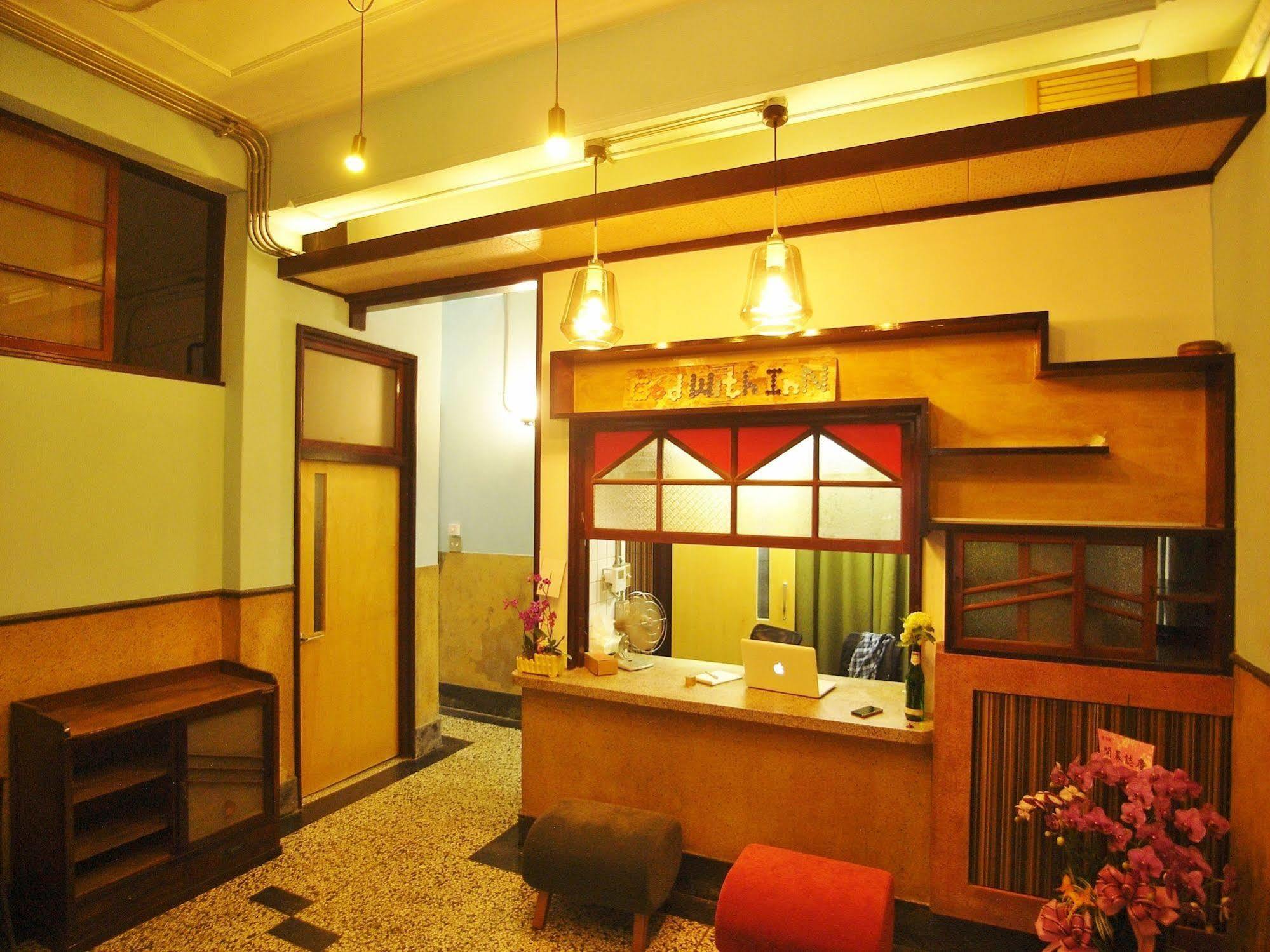 With Inn Hostel Kaohsiung Eksteriør billede