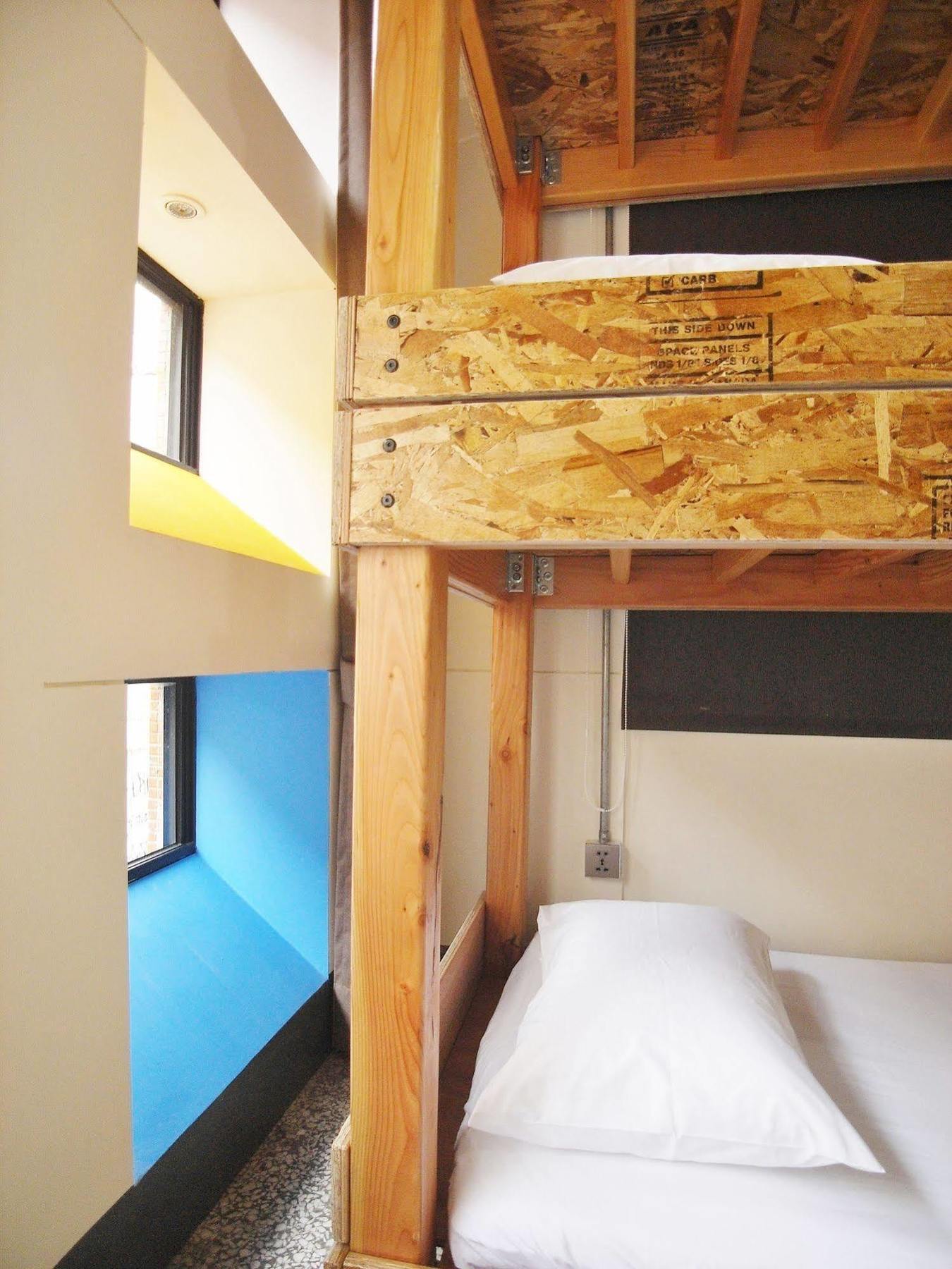 With Inn Hostel Kaohsiung Eksteriør billede