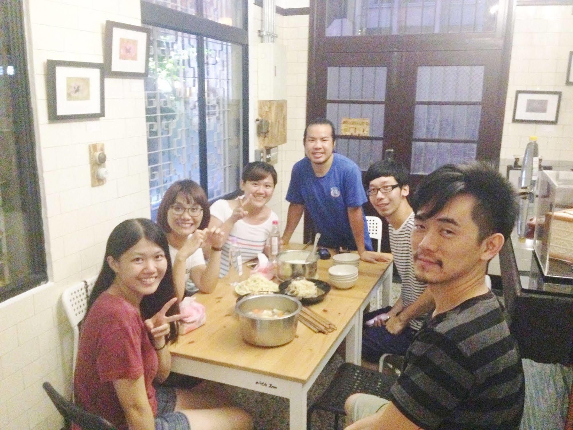 With Inn Hostel Kaohsiung Eksteriør billede